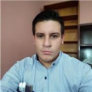 Profesor de Matemática y Física, se imparte clases a estudiantes de colegio